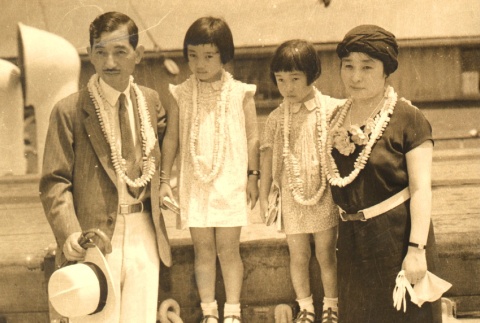 Hiroshi Saito with his wife and daughters (ddr-njpa-4-2533)