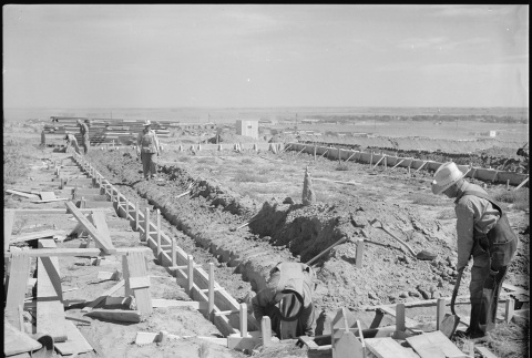 Construction of barracks (ddr-densho-37-521)
