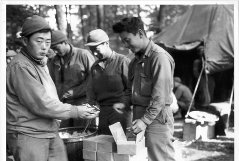 Nisei soldiers in meal line (ddr-densho-114-41)