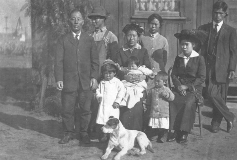 Family photograph (ddr-densho-107-6)