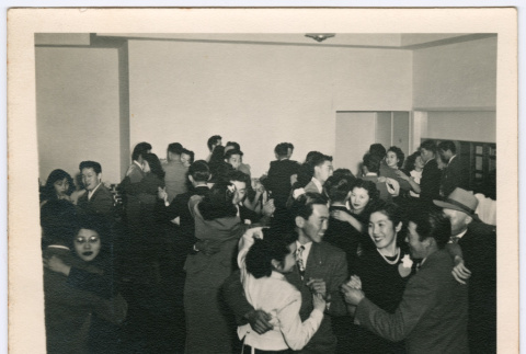 Crowded dance floor (ddr-densho-433-594)