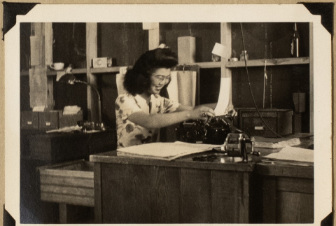 Kiyo working at a typewriter (ddr-densho-542-535)