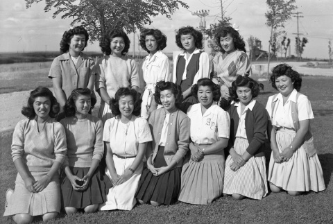 Women's sports team in Minidoka (ddr-fom-1-583)
