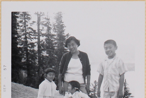 Yoshiko, William, Leslie and Susan Shiomi at Crater Lake (ddr-densho-522-560)