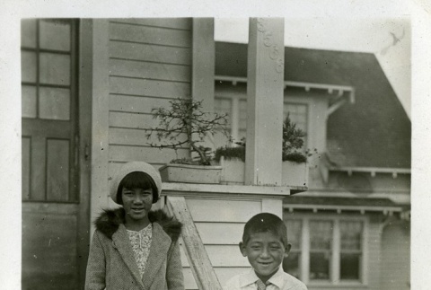 Nisei children in front of house (ddr-densho-182-89)