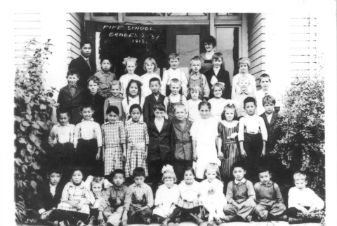 Grade school class photo (ddr-densho-109-3)