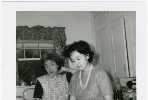 Yasuko and Irene Shigaki in kitchen (ddr-densho-456-10)