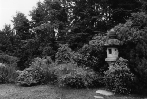 Japanese Garden Lantern (ddr-densho-354-700)