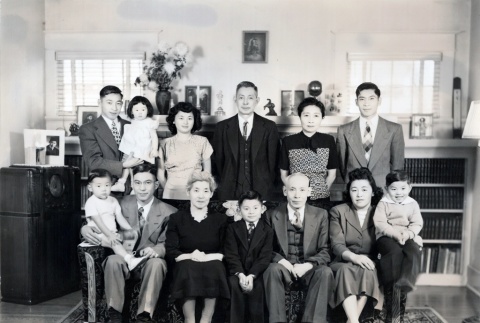 Hashiguchi family portrait (ddr-densho-474-210)