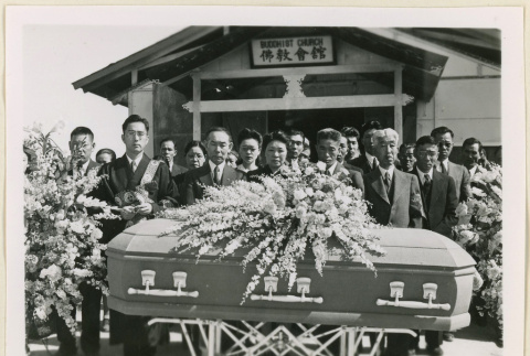 Mourners at Isamu Yamamoto's funeral (ddr-densho-37-1490)