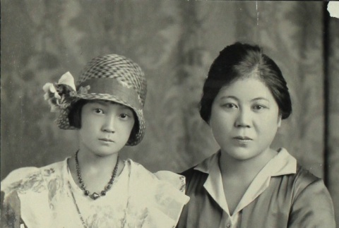 Mom and her aunt (ddr-densho-252-116)