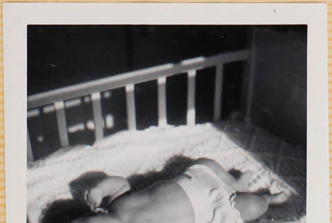Leslie Shiomi in crib (ddr-densho-522-348)
