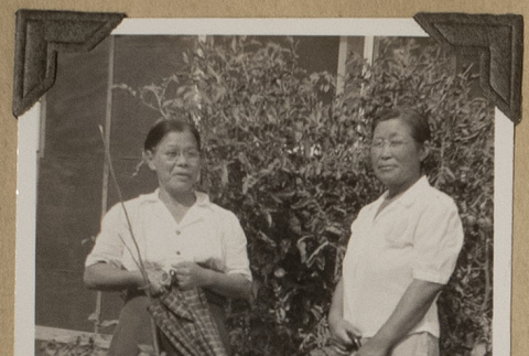 Mrs. Fujita and Mrs. Kikawa visit Kubo's tomato patch (ddr-densho-542-408)