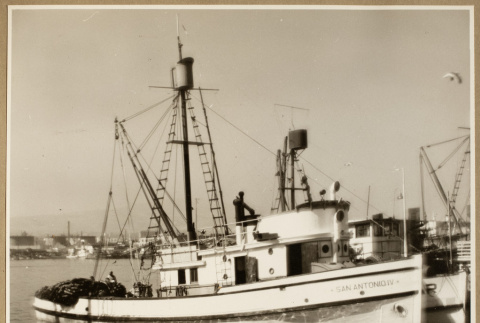 View of the boat (ddr-densho-542-776)