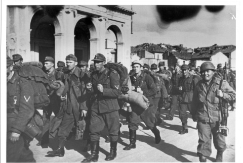 Nisei soldier escorting prisoners of war (ddr-densho-114-170)