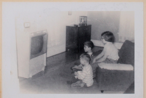 David, Peter, and Mary Alice  watching TV (ddr-densho-462-271)