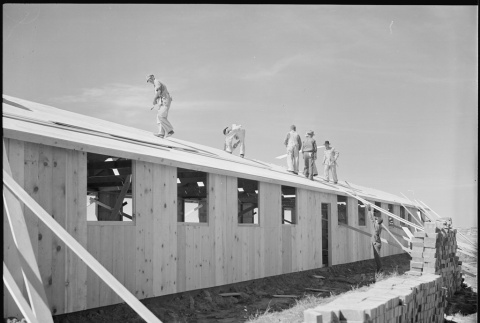 Construction of barracks (ddr-densho-37-524)