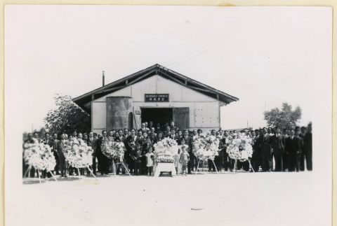 Mourners at M. Yamamoto's funeral (ddr-densho-37-2081)