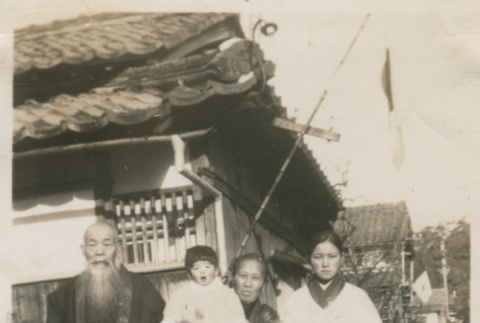 Photograph: Terakawa family (ddr-densho-357-450-mezzanine-41ad85a16e)