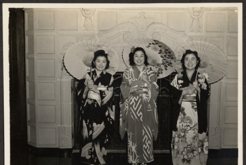 Women in kimonos (ddr-densho-287-67)