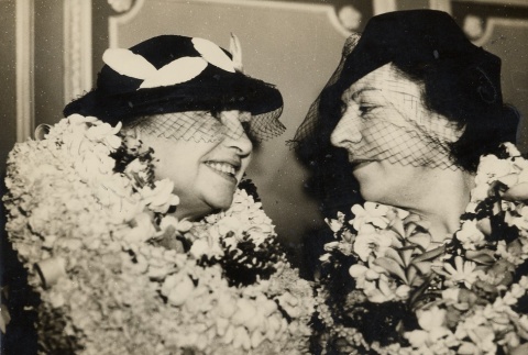 Helen Keller and Polly Thomson arriving in Hawai'i (ddr-njpa-1-751)