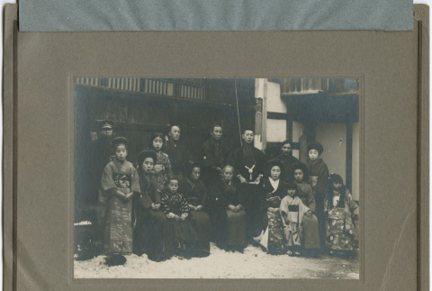 Japanese American family (ddr-densho-26-155)