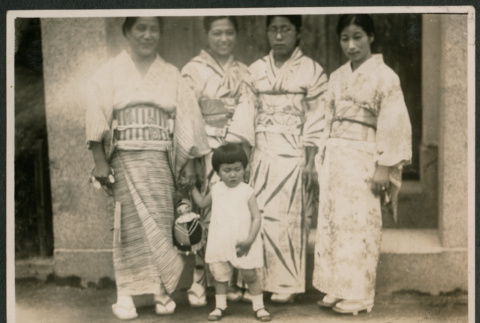 Women in kimonos with a child (ddr-densho-359-934)