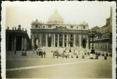 Nisei soldiers visiting Rome (ddr-densho-164-6)