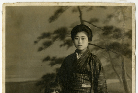 Portrait of Kiyoko Maeda and aunt (ddr-densho-391-4)