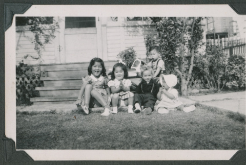 Richard Yamato and four children (ddr-densho-442-118)