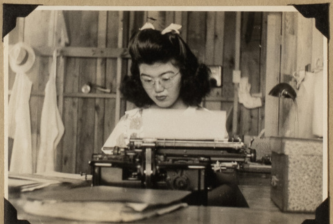 Kiyo at work (ddr-densho-542-551)