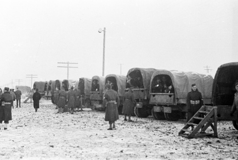 Japanese Americans relocating to a different camp (ddr-densho-37-290)