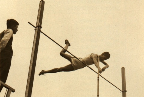 Sueo Ohye pole vaulting (ddr-njpa-4-1561)