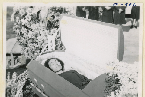 Mrs. Akiyama in her casket (ddr-densho-37-1835)