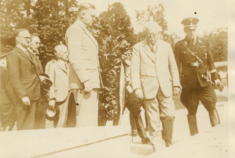 David Lloyd George and a group of men including Nazi soldiers (ddr-njpa-1-1200)