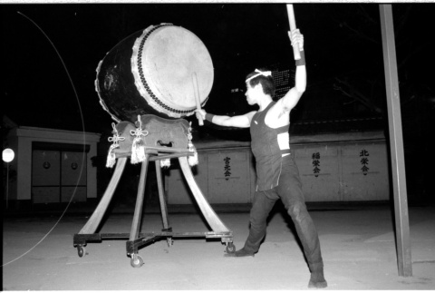 Kenny performing taiko (ddr-densho-1007-1199)