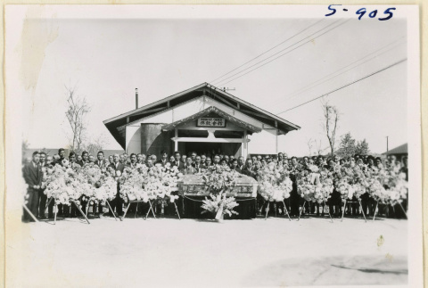 Mourners at Yonekichi Hontani's funeral (ddr-densho-37-1846)