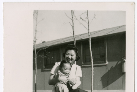 Yuri Domoto with child (ddr-densho-329-1317)