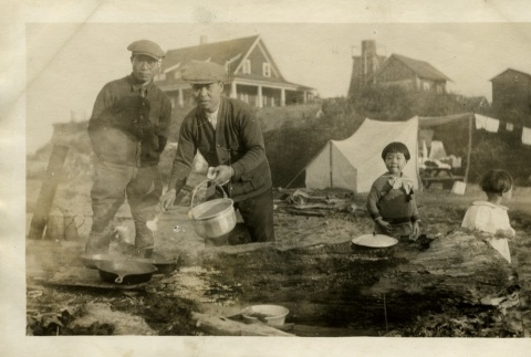 Japanese Americans at the beach (ddr-densho-182-159)
