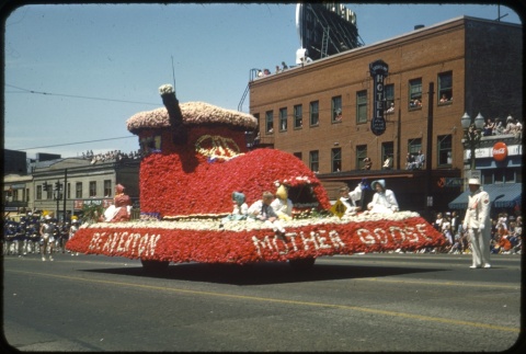 Portland Rose Festival Parade- float 40 