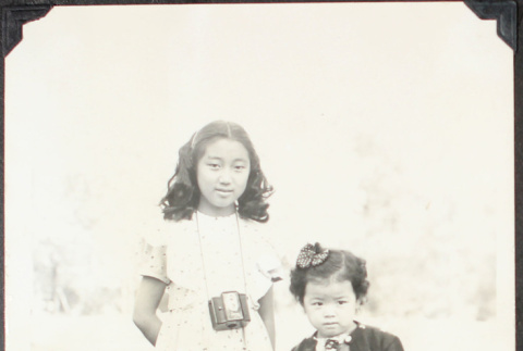 Sumiko Takahashi and small girl (ddr-densho-355-874)