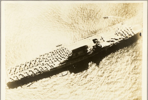 Aerial photo of the USS Lexington (ddr-njpa-13-83)