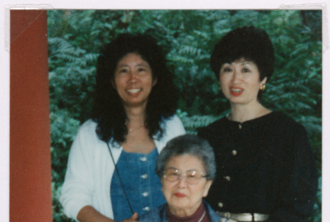 Mitzi Isoshima, Elaine Shimono, and Susan Isoshima in Hawaii (ddr-densho-477-745)