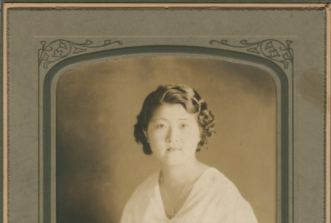 Portrait of Japanese American woman (ddr-densho-26-287)