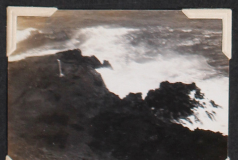 Surf breaking on volcanic rocks (ddr-densho-468-352)