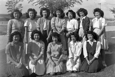 Women's sports team in Minidoka (ddr-fom-1-584)