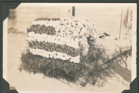 Flower decorated wagon (ddr-densho-433-802)
