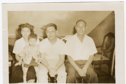 Family photo (ddr-densho-356-152)