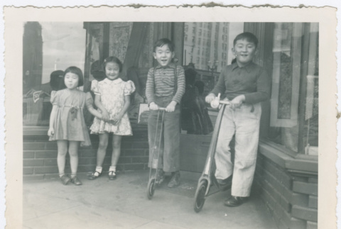 Japanese American children (ddr-densho-26-90)