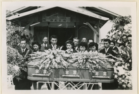 Mourners at Esaburo Yoshikawa's funeral (ddr-densho-37-1483)